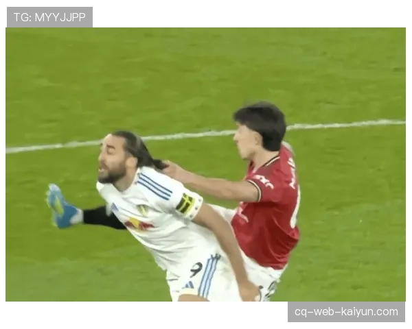 争议红牌瞬间：利桑德罗拉拽勒温头发，VAR介入维持原判